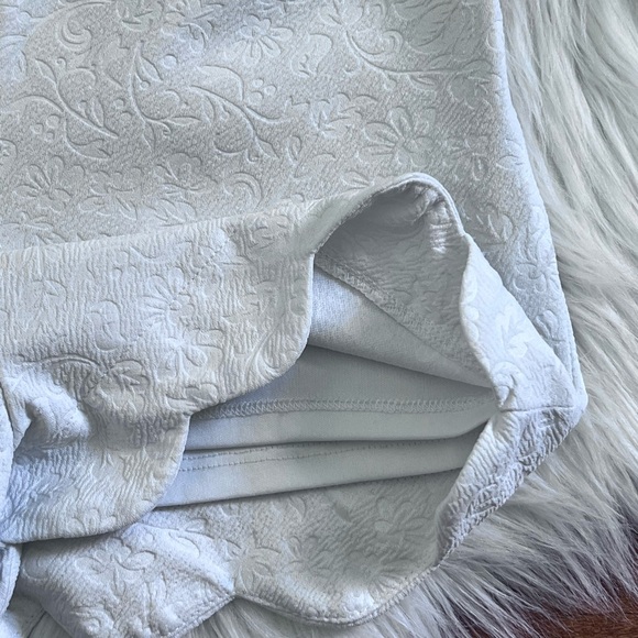 Monteau Scalloped Hem Shorts-Size S - Picture 8 of 10